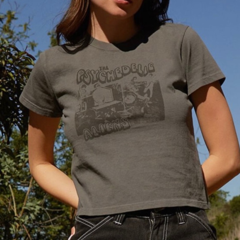 Brandy Melville - Chloe Graphic Psychedelic Aliens Cropped Shirt